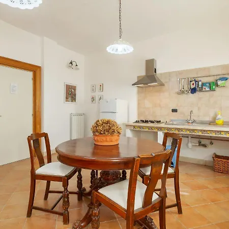 Studio In Castle With Pool And Views Of The Majella Park And Lake Bomba * Rosello