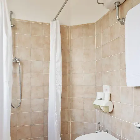 Studio In Castle With Pool And Views Of The Majella Park And Lake Bomba * Rosello
