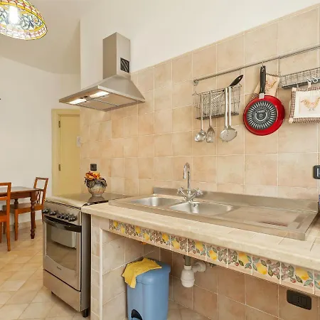 Holiday home Studio In Castle With Pool And Views Of The Majella Park And Lake Bomba Rosello