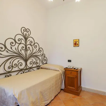 Studio In Castle With Pool And Views Of The Majella Park And Lake Bomba Holiday home