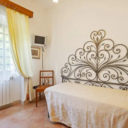 Studio In Castle With Pool And Views Of The Majella Park And Lake Bomba * Rosello