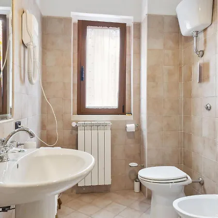 Studio In Castle With Pool And Views Of The Majella Park And Lake Bomba * Rosello